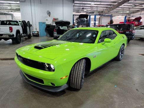 Used 2015 Dodge Challenger SRT w/ Technology Group RWD image 6