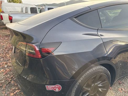 Used 2024 Tesla Model Y Long Range image 8