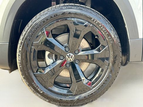 New 2026 Volkswagen Taos SEL image 42