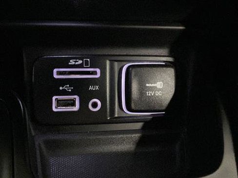 Used 2017 Jeep Cherokee Overland w/ Technology Group AWD/4WD image 32