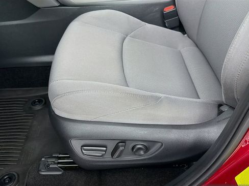 Used 2024 Toyota Venza LE AWD/4WD image 13