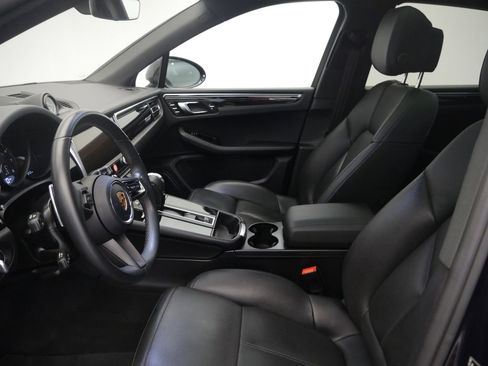 Certified 2023 Porsche Macan image 5