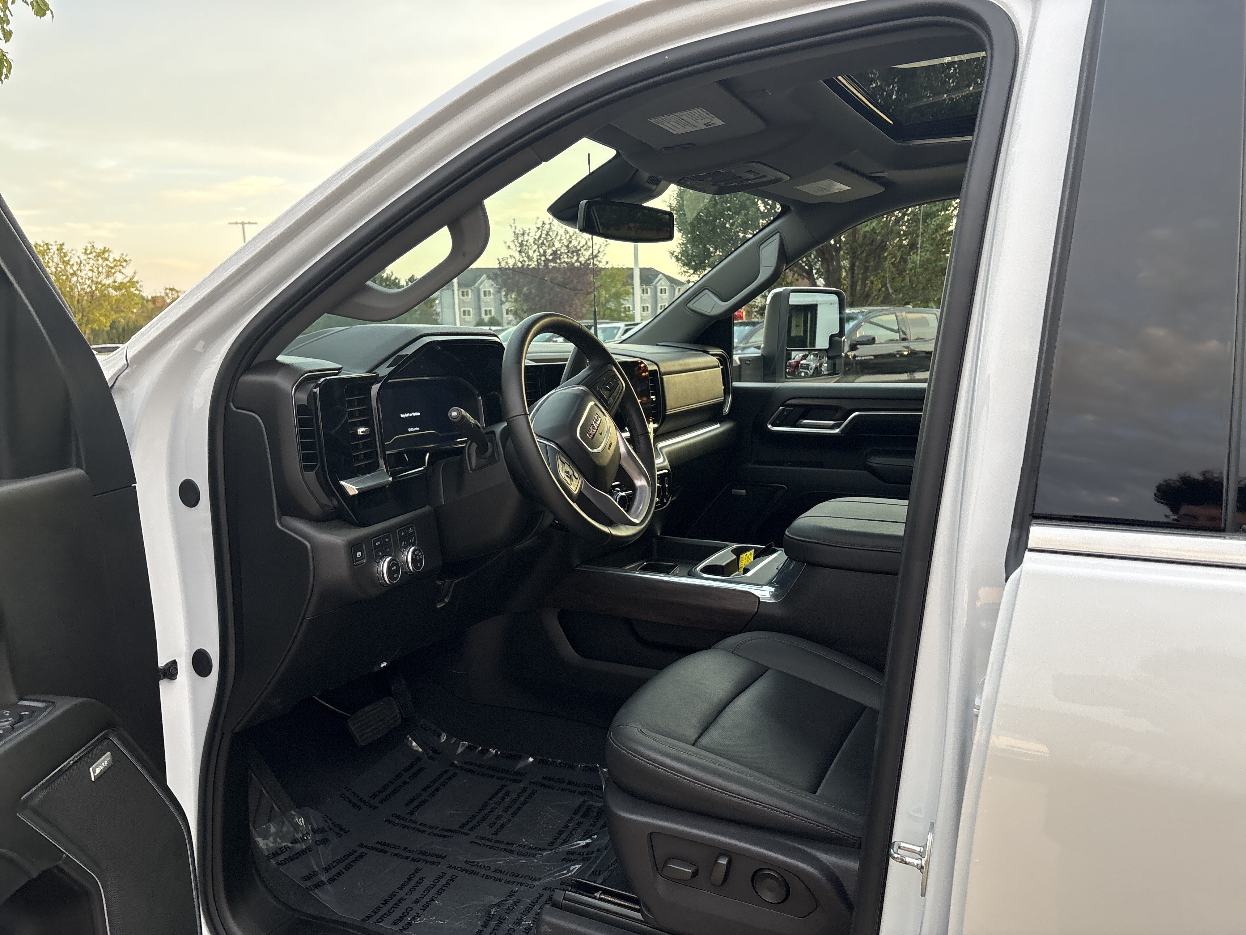 Used 2024 GMC Sierra 2500 SLT w/ SLT Premium Package AWD/4WD image 12