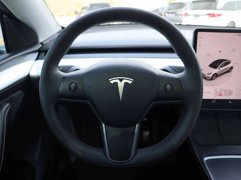 Used 2024 Tesla Model Y Long Range image 15