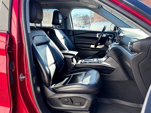 Certified 2021 Ford Explorer XLT w/ Equipment Group 202A image 32