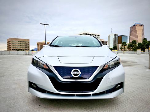 Used 2018 Nissan Leaf SV image 9