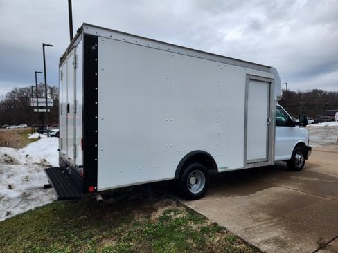 Used 2021 Chevrolet Express 3500 w/ Power Convenience Package image 3