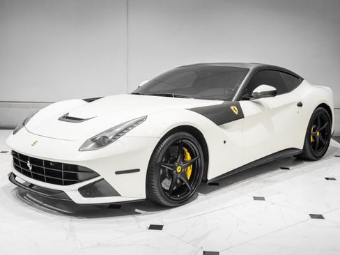 Used 2017 Ferrari F12 Berlinetta RWD image 5