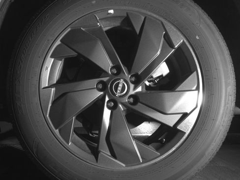 Used 2025 Nissan Rogue SV FWD image 14