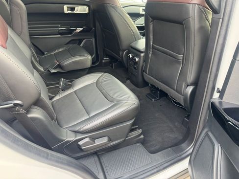 Used 2022 Ford Explorer Platinum w/ Technology Package image 19