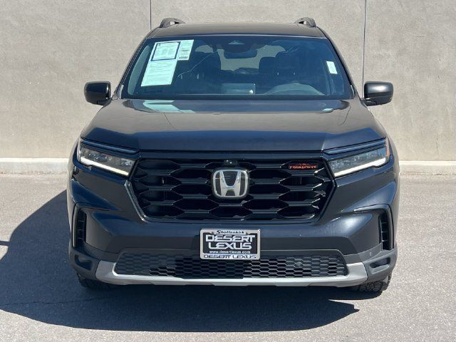 Used 2025 Honda Pilot TrailSport image 3