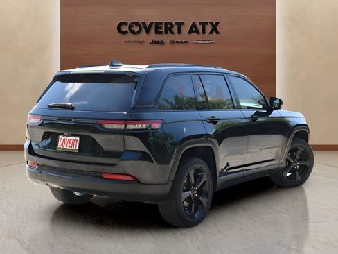 Used 2023 Jeep Grand Cherokee Altitude RWD image 5