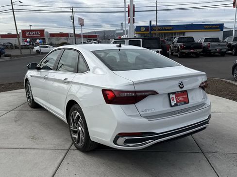 Used 2024 Volkswagen Jetta SEL image 5