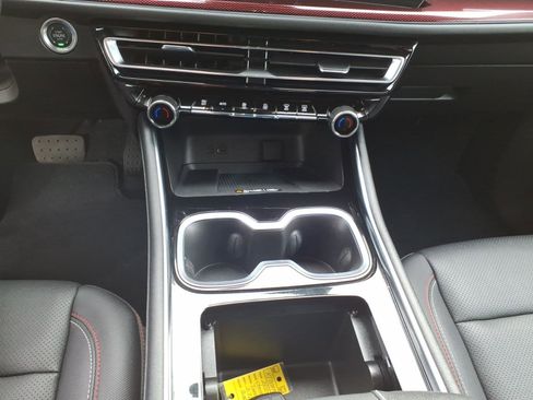 Used 2024 Chevrolet Traverse Z71 image 20