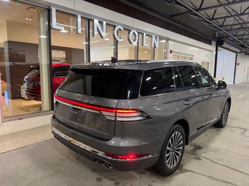 Used 2023 Lincoln Aviator AWD w/ Premium Package image 5