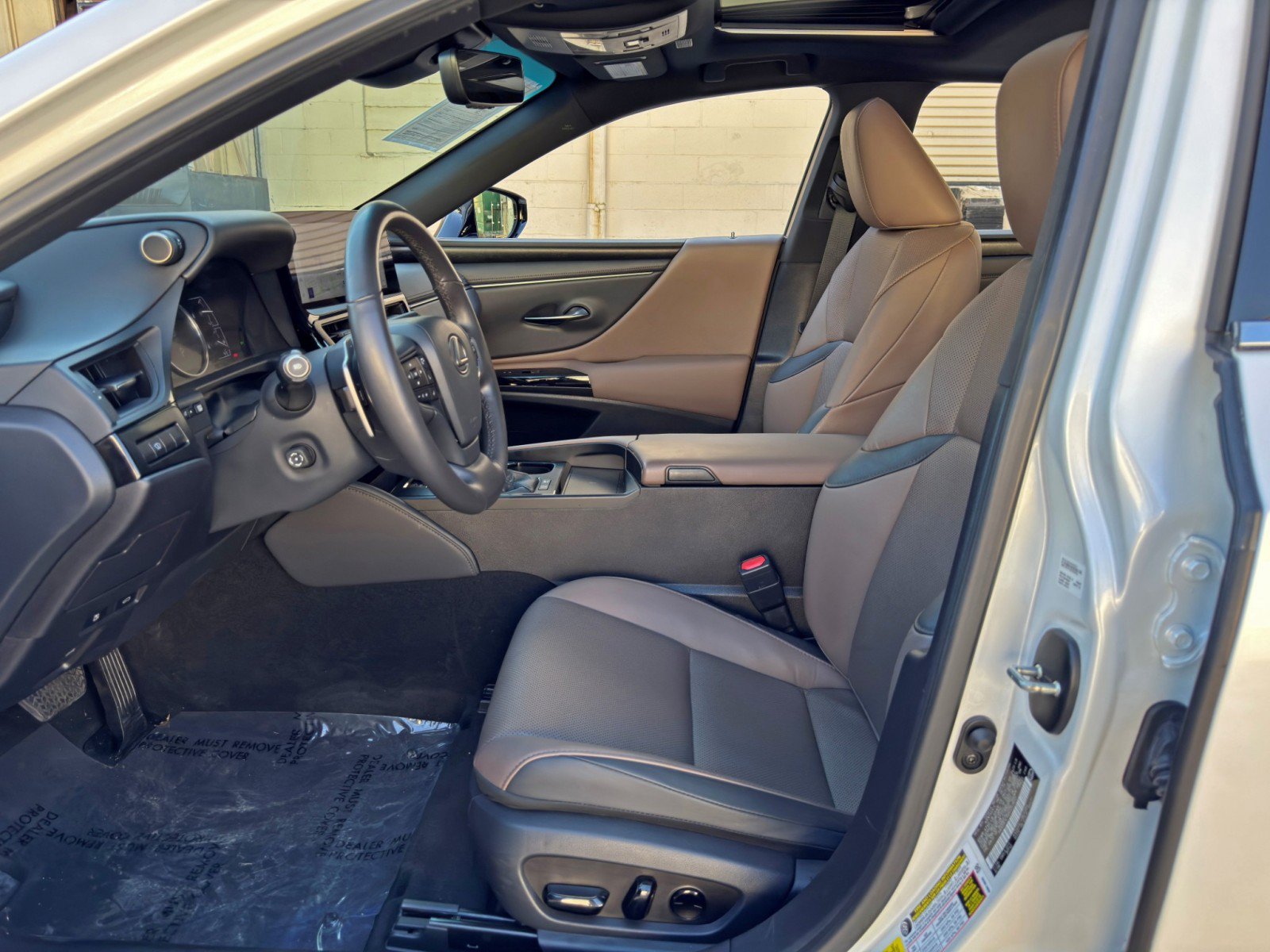 Used 2024 Lexus ES 300h w/ Premium Package FWD image 17