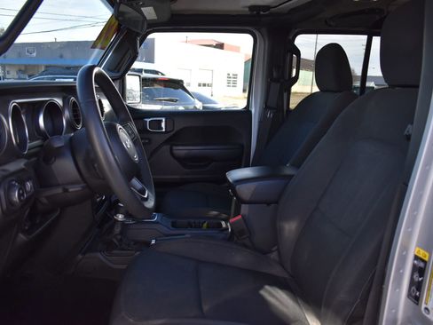 Used 2023 Jeep Gladiator Sport image 13
