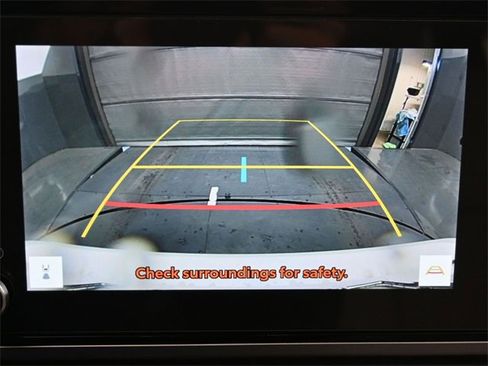 Used 2025 Toyota Camry SE w/ Convenience Package image 17