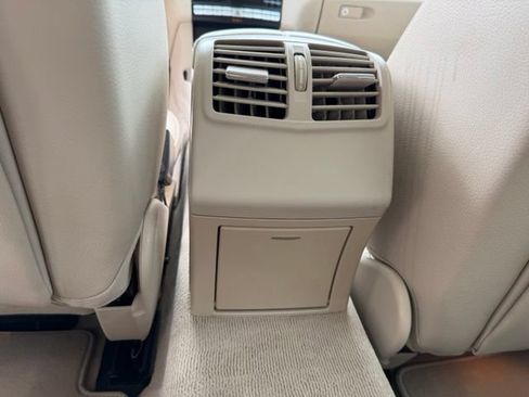 Used 2015 Mercedes-Benz E 400 Sedan image 28