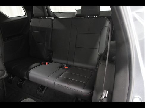 Certified 2023 Chevrolet Traverse RS w/ LPO, Floor Liner Package AWD/4WD image 21