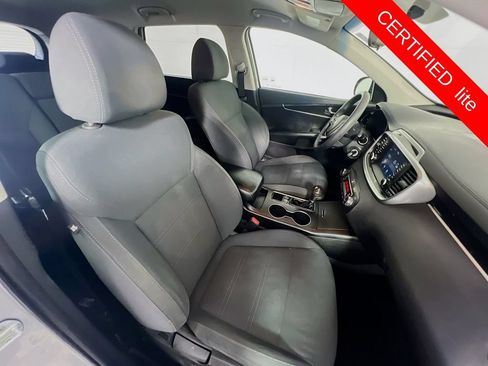 Used 2019 Kia Sorento FWD V6 image 29