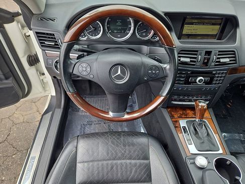 Used 2011 Mercedes-Benz E 550 Cabriolet image 12
