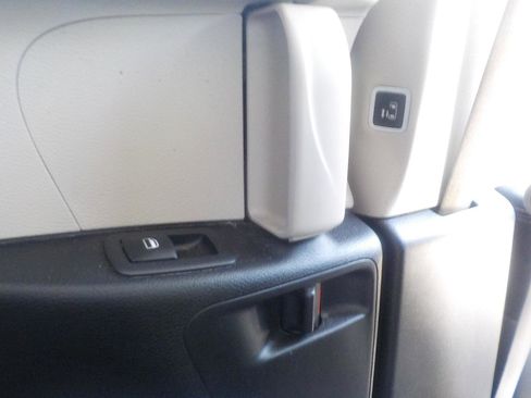 Used 2018 Chrysler Pacifica Touring-L image 27