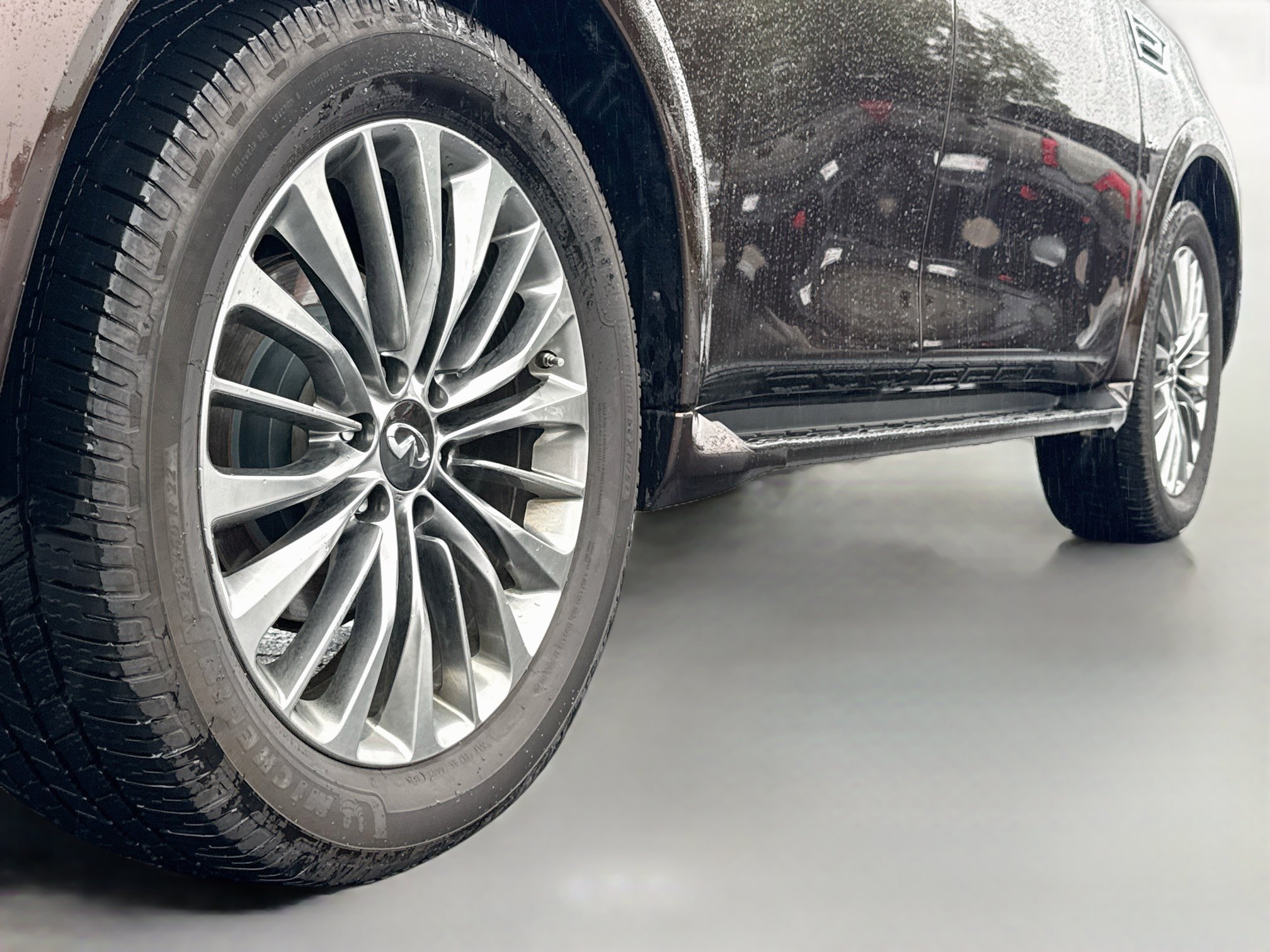 Used 2018 INFINITI QX80 4WD w/ Deluxe Technology Package image 9