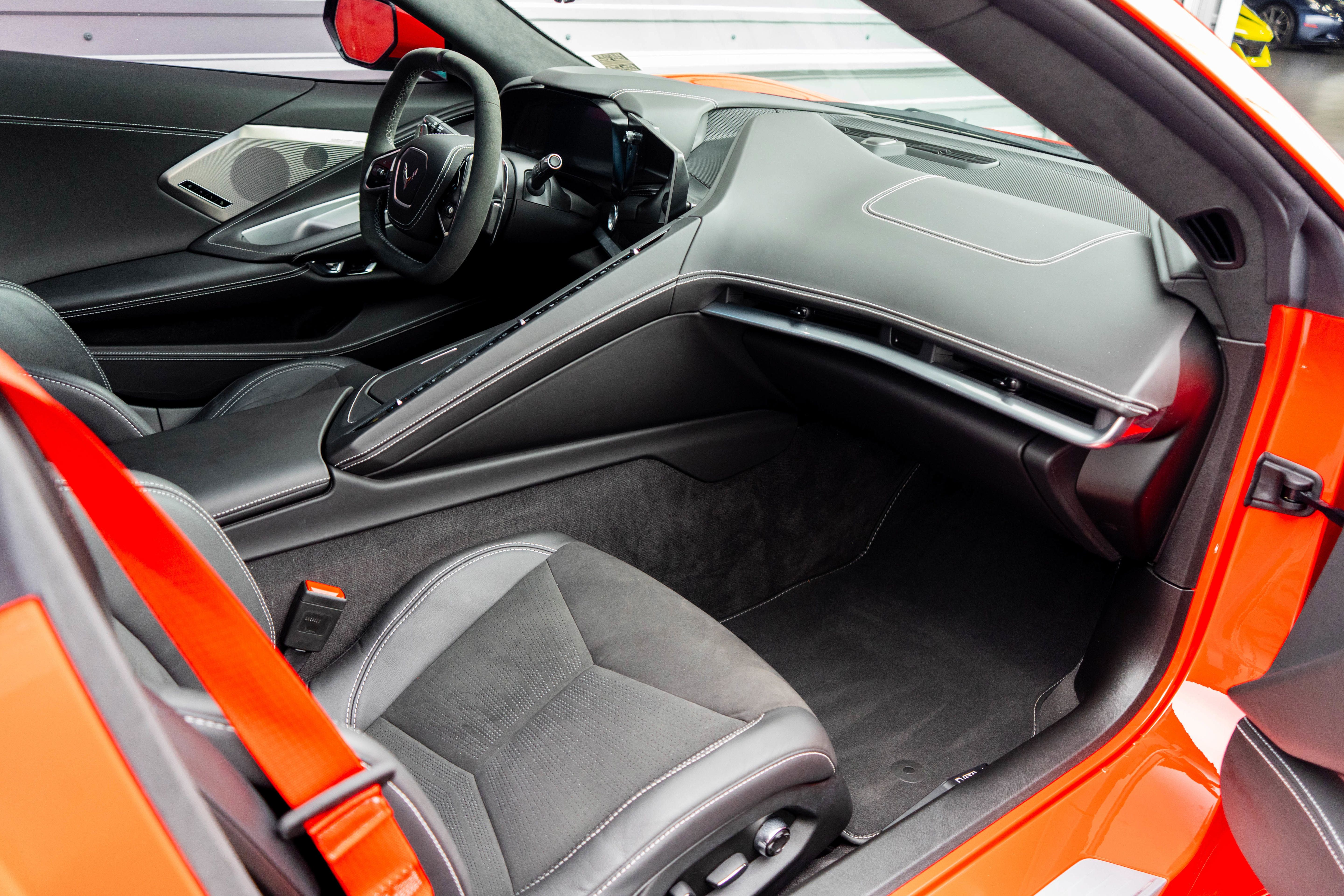 Used 2024 Chevrolet Corvette Stingray Premium Cpe w/ Z51 Performance Package RWD image 29