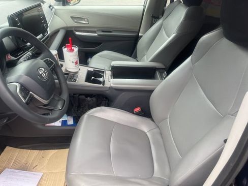 Used 2021 Toyota Sienna XLE w/ XLE Plus Package FWD image 6