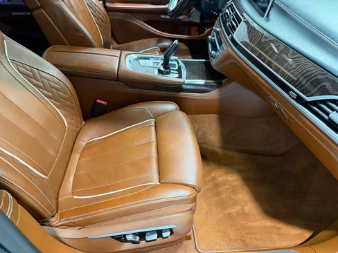 Used 2018 BMW 750i xDrive image 29