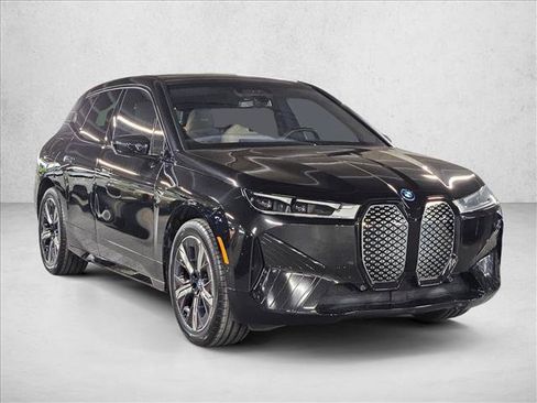 Used 2024 BMW iX xDrive50 w/ Premium Package AWD/4WD image 3