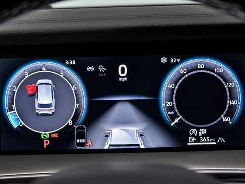 Used 2025 Volkswagen Tiguan SE w/ Panoramic Sunroof Package image 17