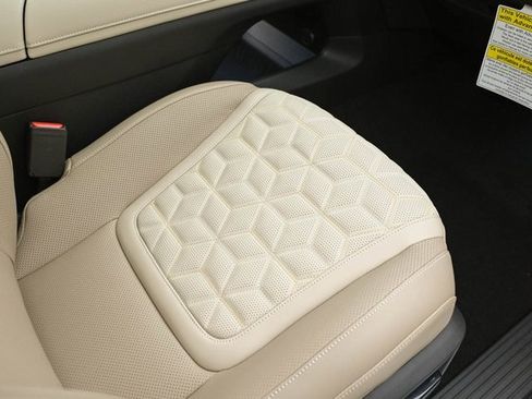 New 2025 Nissan Armada Platinum Reserve image 16