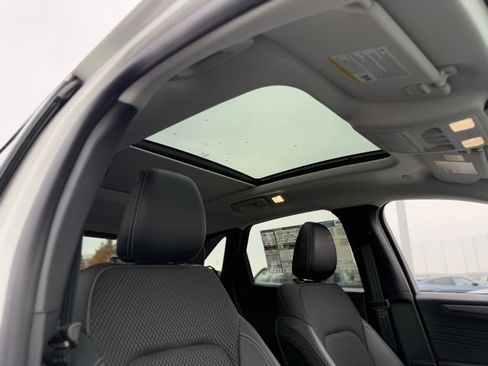 New 2025 Ford Escape SE image 31