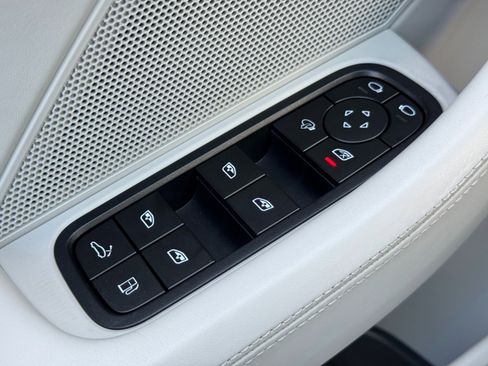 Used 2023 Porsche Panamera 4S w/ Sportdesign Package image 18