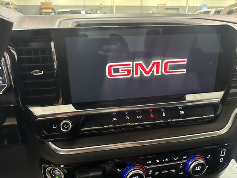 Used 2025 GMC Sierra 1500 SLT AWD/4WD image 20