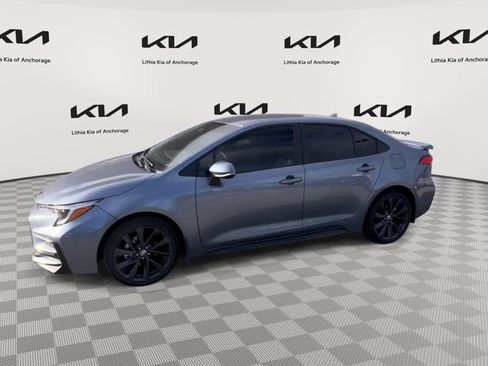 Used 2025 Toyota Corolla SE image 4