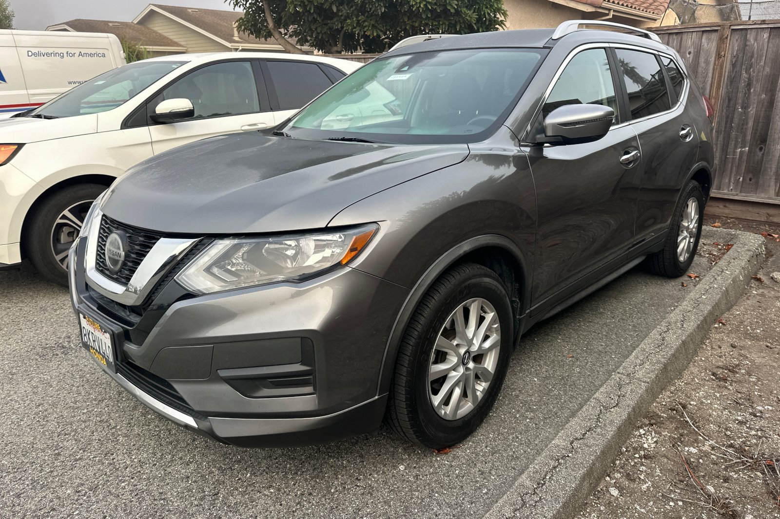 Used 2019 Nissan Rogue SV FWD image 2