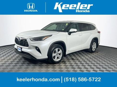 Used 2023 Toyota Highlander LE AWD/4WD image 1