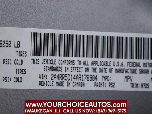 Used 2010 Chrysler Town & Country Touring image 17