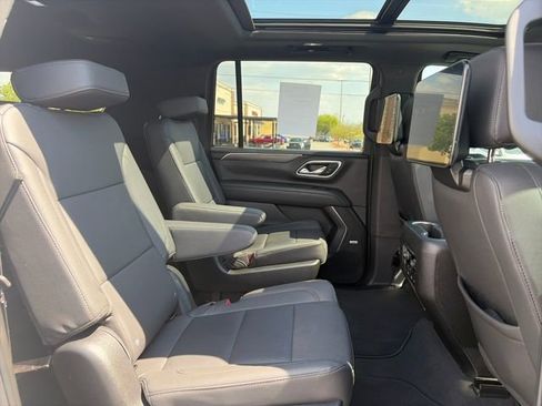 Used 2023 Chevrolet Suburban Z71 w/ Luxury Package image 16