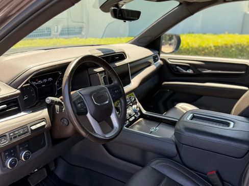 Used 2021 GMC Yukon Denali w/ Denali Premium Package AWD/4WD image 11