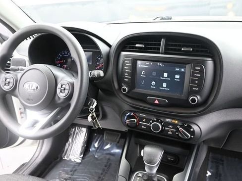 Used 2020 Kia Soul S FWD image 16