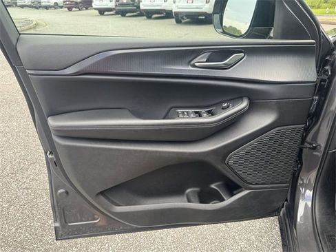 Used 2024 Jeep Grand Cherokee L Laredo image 10