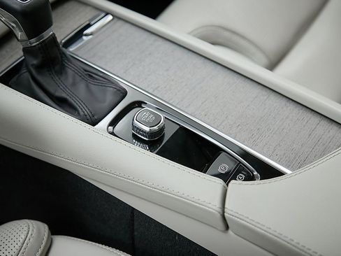 Certified 2022 Volvo XC90 T6 Inscription w/ Advanced Package image 18