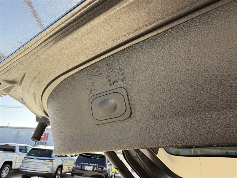 Used 2014 Ford Escape Titanium w/ Equipment Group 401A FWD image 11