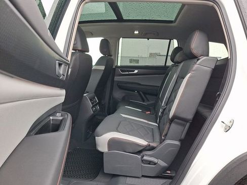 New 2026 Volkswagen Atlas Peak Edition image 5