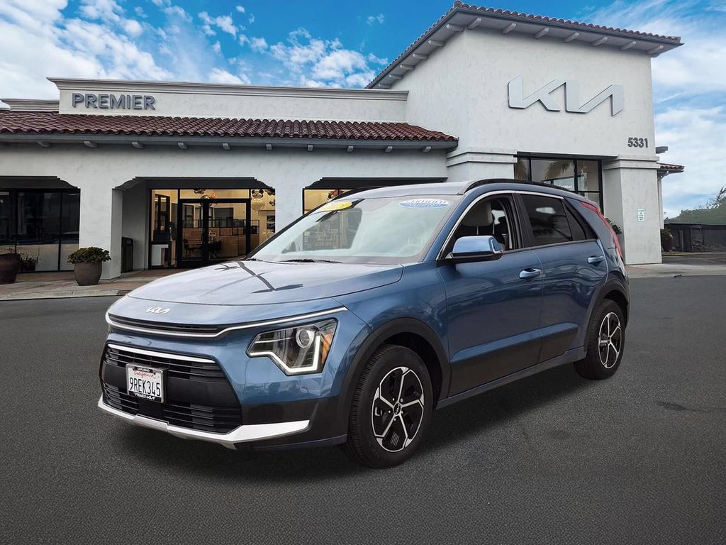 Certified 2025 Kia Niro EX FWD image 4