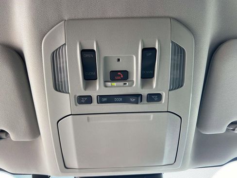 Used 2025 Toyota Highlander XLE AWD/4WD image 23
